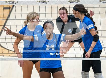 Thumbnail 2 in Hamilton Southeastern vs. McCutcheon (IHSAA 4A Regional final) photogallery.