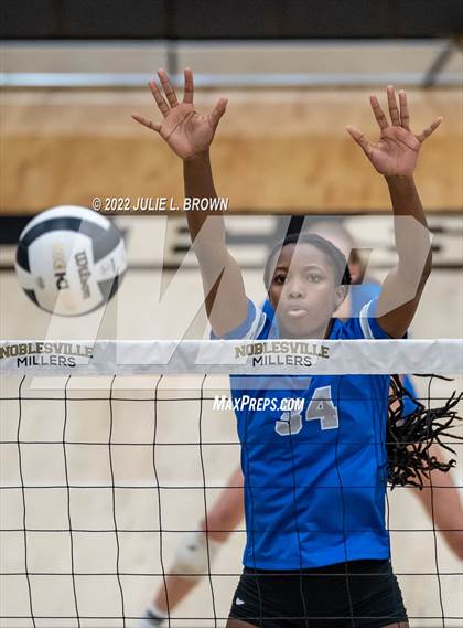 Thumbnail 1 in Hamilton Southeastern vs. McCutcheon (IHSAA 4A Regional final) photogallery.