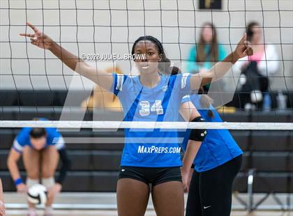 Thumbnail 2 in Hamilton Southeastern vs. McCutcheon (IHSAA 4A Regional final) photogallery.