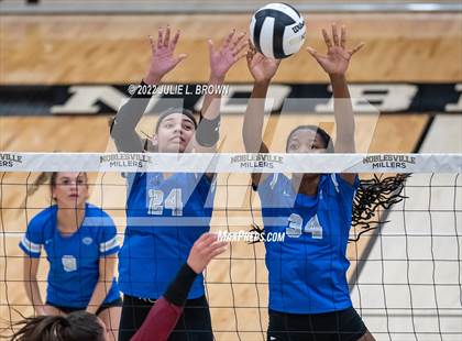 Thumbnail 2 in Hamilton Southeastern vs. McCutcheon (IHSAA 4A Regional final) photogallery.