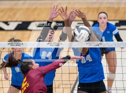 Thumbnail 3 in Hamilton Southeastern vs. McCutcheon (IHSAA 4A Regional final) photogallery.