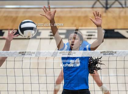 Thumbnail 2 in Hamilton Southeastern vs. McCutcheon (IHSAA 4A Regional final) photogallery.