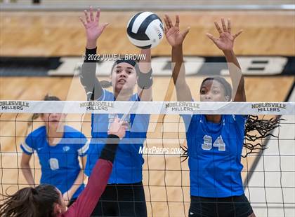 Thumbnail 3 in Hamilton Southeastern vs. McCutcheon (IHSAA 4A Regional final) photogallery.