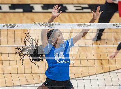 Thumbnail 2 in Hamilton Southeastern vs. McCutcheon (IHSAA 4A Regional final) photogallery.
