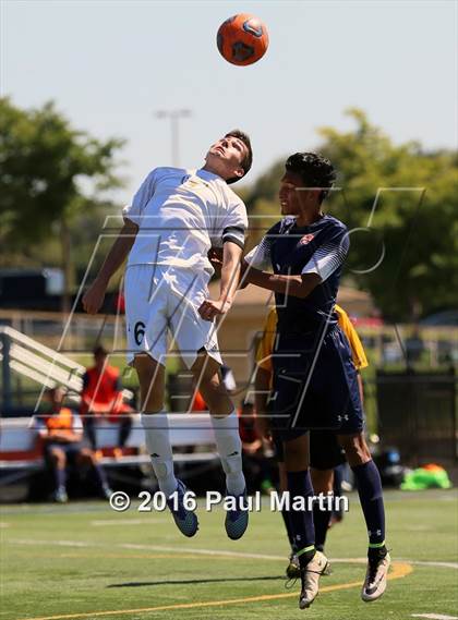 Thumbnail 3 in Fremd vs. Oswego photogallery.