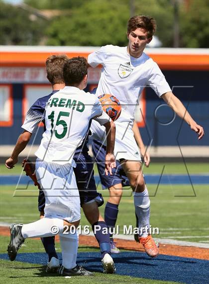 Thumbnail 2 in Fremd vs. Oswego photogallery.
