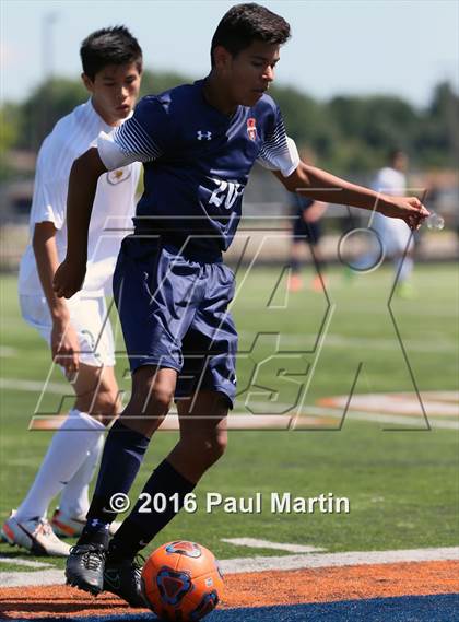 Thumbnail 2 in Fremd vs. Oswego photogallery.