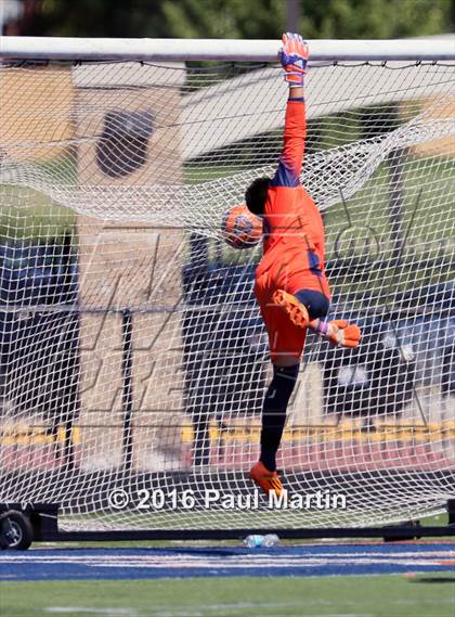 Thumbnail 1 in Fremd vs. Oswego photogallery.