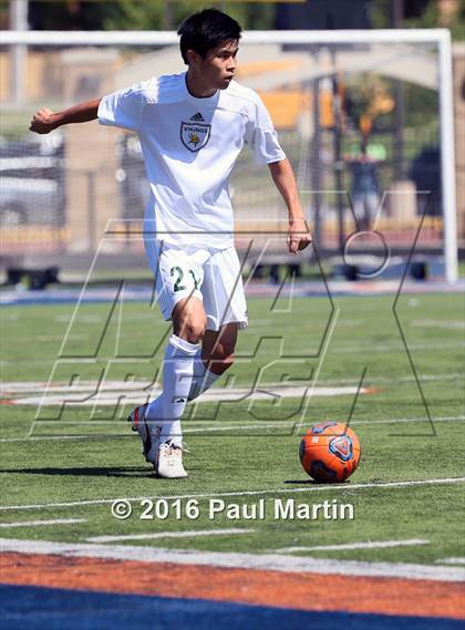 Thumbnail 2 in Fremd vs. Oswego photogallery.