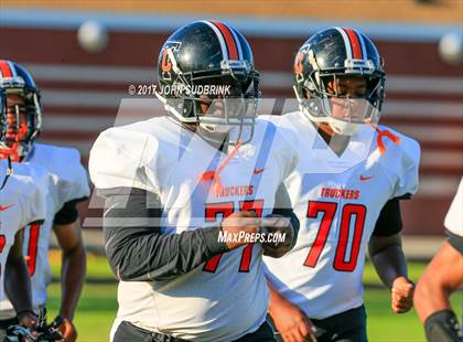 Thumbnail 1 in Churchland @ Norview photogallery.