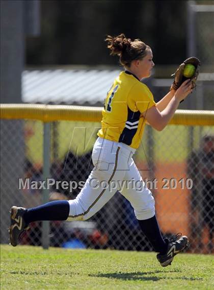 Thumbnail 2 in Springville vs. Buckhorn (Bob Jones Invitational) photogallery.