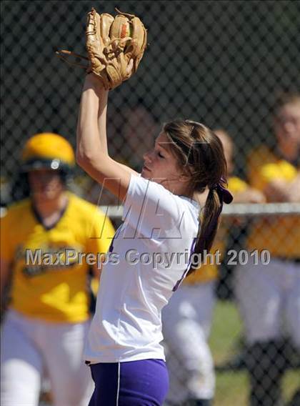 Thumbnail 2 in Springville vs. Buckhorn (Bob Jones Invitational) photogallery.