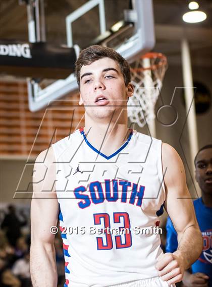 Thumbnail 3 in Williamsville South vs. Olean (Section 6 Class A Final) photogallery.