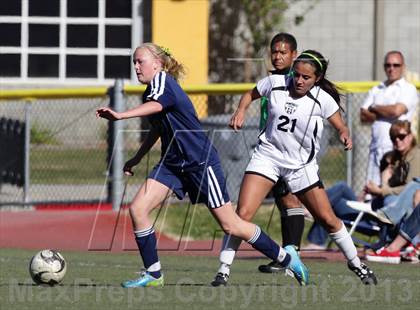 Thumbnail 3 in Flintridge Sacred Heart vs. West Ranch (Los Tacos Holiday Festival) photogallery.