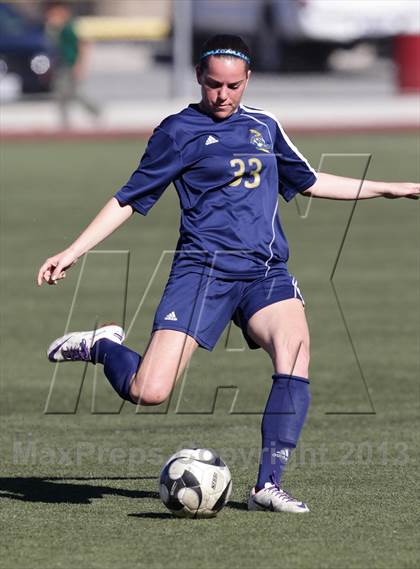 Thumbnail 3 in Flintridge Sacred Heart vs. West Ranch (Los Tacos Holiday Festival) photogallery.