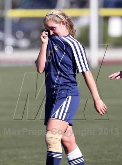 Thumbnail 2 in Flintridge Sacred Heart vs. West Ranch (Los Tacos Holiday Festival) photogallery.