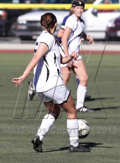 Thumbnail 1 in Flintridge Sacred Heart vs. West Ranch (Los Tacos Holiday Festival) photogallery.