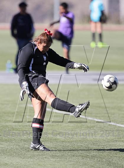 Thumbnail 1 in Flintridge Sacred Heart vs. West Ranch (Los Tacos Holiday Festival) photogallery.