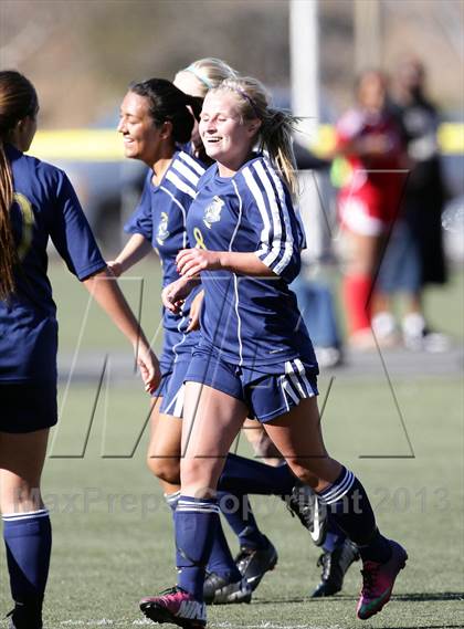 Thumbnail 2 in Flintridge Sacred Heart vs. West Ranch (Los Tacos Holiday Festival) photogallery.