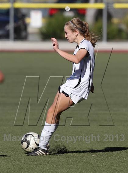 Thumbnail 2 in Flintridge Sacred Heart vs. West Ranch (Los Tacos Holiday Festival) photogallery.