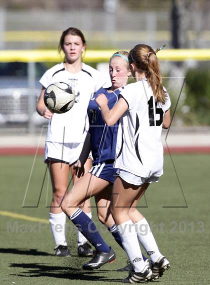 Thumbnail 3 in Flintridge Sacred Heart vs. West Ranch (Los Tacos Holiday Festival) photogallery.