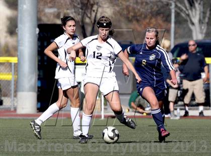 Thumbnail 2 in Flintridge Sacred Heart vs. West Ranch (Los Tacos Holiday Festival) photogallery.