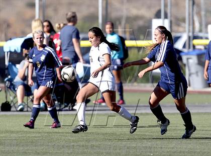 Thumbnail 2 in Flintridge Sacred Heart vs. West Ranch (Los Tacos Holiday Festival) photogallery.