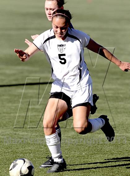 Thumbnail 1 in Flintridge Sacred Heart vs. West Ranch (Los Tacos Holiday Festival) photogallery.