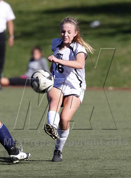 Thumbnail 2 in Flintridge Sacred Heart vs. West Ranch (Los Tacos Holiday Festival) photogallery.