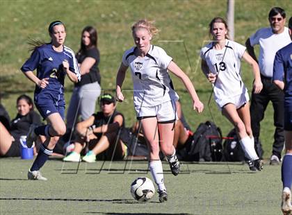 Thumbnail 2 in Flintridge Sacred Heart vs. West Ranch (Los Tacos Holiday Festival) photogallery.