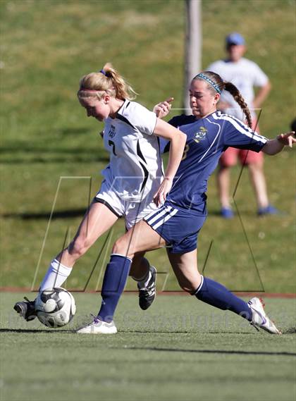 Thumbnail 2 in Flintridge Sacred Heart vs. West Ranch (Los Tacos Holiday Festival) photogallery.