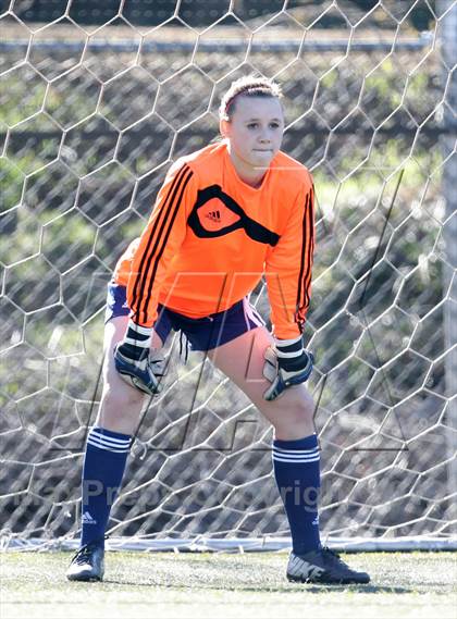 Thumbnail 2 in Flintridge Sacred Heart vs. West Ranch (Los Tacos Holiday Festival) photogallery.
