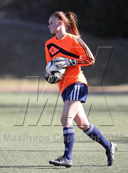 Thumbnail 2 in Flintridge Sacred Heart vs. West Ranch (Los Tacos Holiday Festival) photogallery.