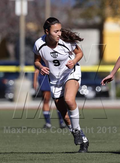 Thumbnail 2 in Flintridge Sacred Heart vs. West Ranch (Los Tacos Holiday Festival) photogallery.