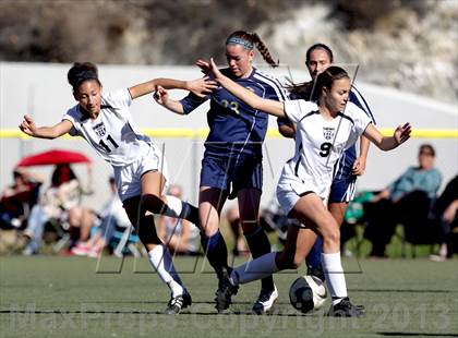 Thumbnail 3 in Flintridge Sacred Heart vs. West Ranch (Los Tacos Holiday Festival) photogallery.