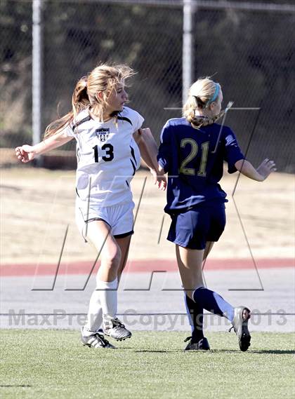 Thumbnail 3 in Flintridge Sacred Heart vs. West Ranch (Los Tacos Holiday Festival) photogallery.
