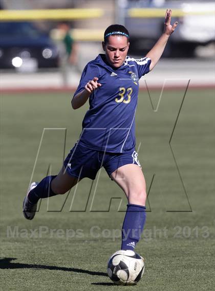 Thumbnail 2 in Flintridge Sacred Heart vs. West Ranch (Los Tacos Holiday Festival) photogallery.