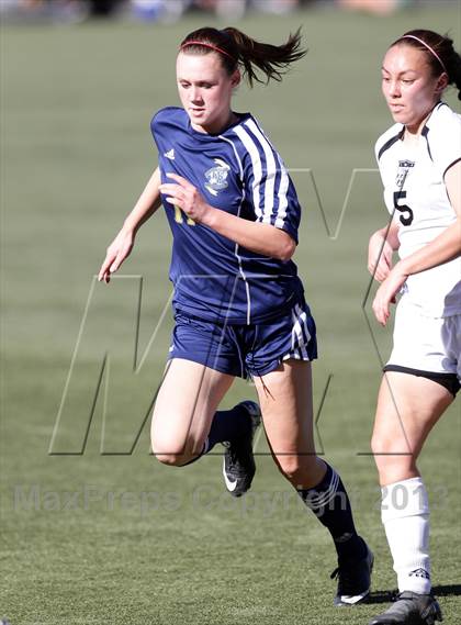 Thumbnail 3 in Flintridge Sacred Heart vs. West Ranch (Los Tacos Holiday Festival) photogallery.
