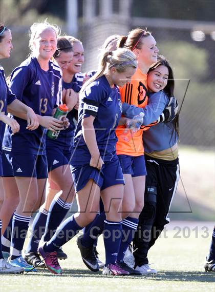 Thumbnail 2 in Flintridge Sacred Heart vs. West Ranch (Los Tacos Holiday Festival) photogallery.