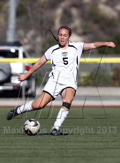 Thumbnail 3 in Flintridge Sacred Heart vs. West Ranch (Los Tacos Holiday Festival) photogallery.