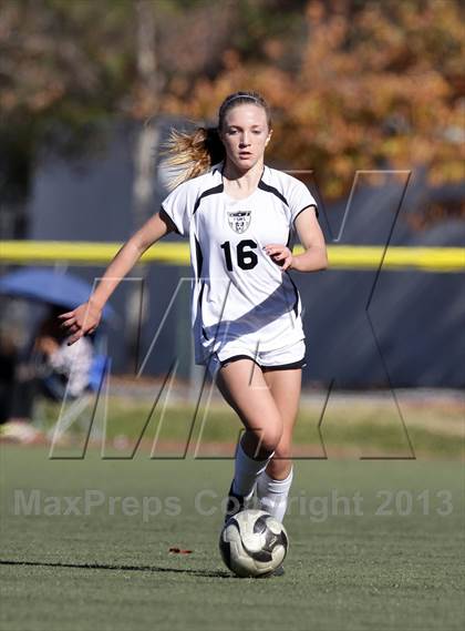Thumbnail 3 in Flintridge Sacred Heart vs. West Ranch (Los Tacos Holiday Festival) photogallery.