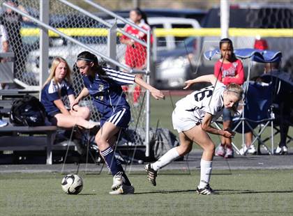 Thumbnail 3 in Flintridge Sacred Heart vs. West Ranch (Los Tacos Holiday Festival) photogallery.