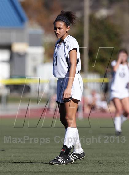 Thumbnail 2 in Flintridge Sacred Heart vs. West Ranch (Los Tacos Holiday Festival) photogallery.