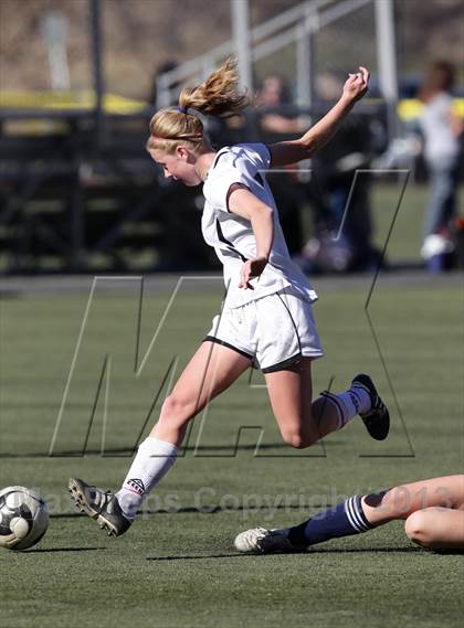 Thumbnail 3 in Flintridge Sacred Heart vs. West Ranch (Los Tacos Holiday Festival) photogallery.