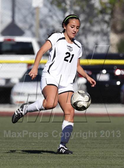 Thumbnail 2 in Flintridge Sacred Heart vs. West Ranch (Los Tacos Holiday Festival) photogallery.