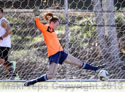 Thumbnail 1 in Flintridge Sacred Heart vs. West Ranch (Los Tacos Holiday Festival) photogallery.