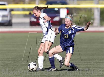 Thumbnail 1 in Flintridge Sacred Heart vs. West Ranch (Los Tacos Holiday Festival) photogallery.
