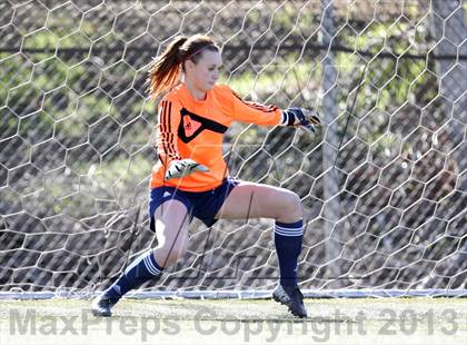 Thumbnail 3 in Flintridge Sacred Heart vs. West Ranch (Los Tacos Holiday Festival) photogallery.