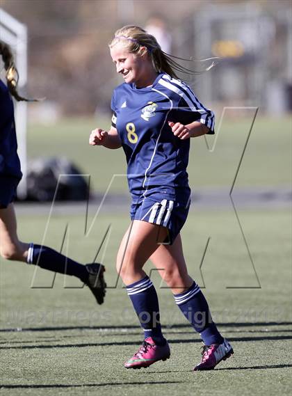 Thumbnail 3 in Flintridge Sacred Heart vs. West Ranch (Los Tacos Holiday Festival) photogallery.