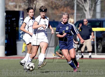 Thumbnail 3 in Flintridge Sacred Heart vs. West Ranch (Los Tacos Holiday Festival) photogallery.